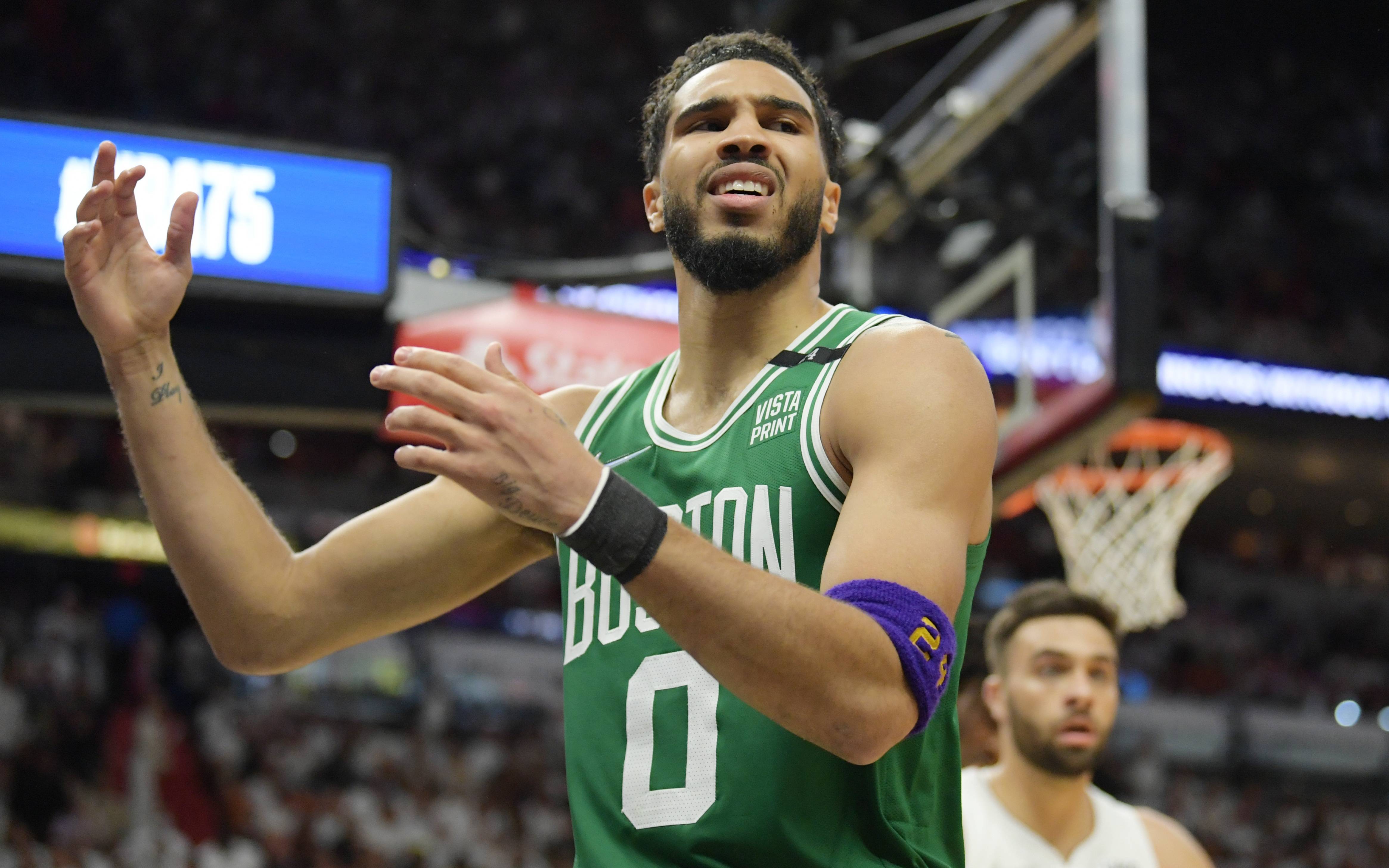 凯尔特人爆冷击败绿军，霍佛德发威