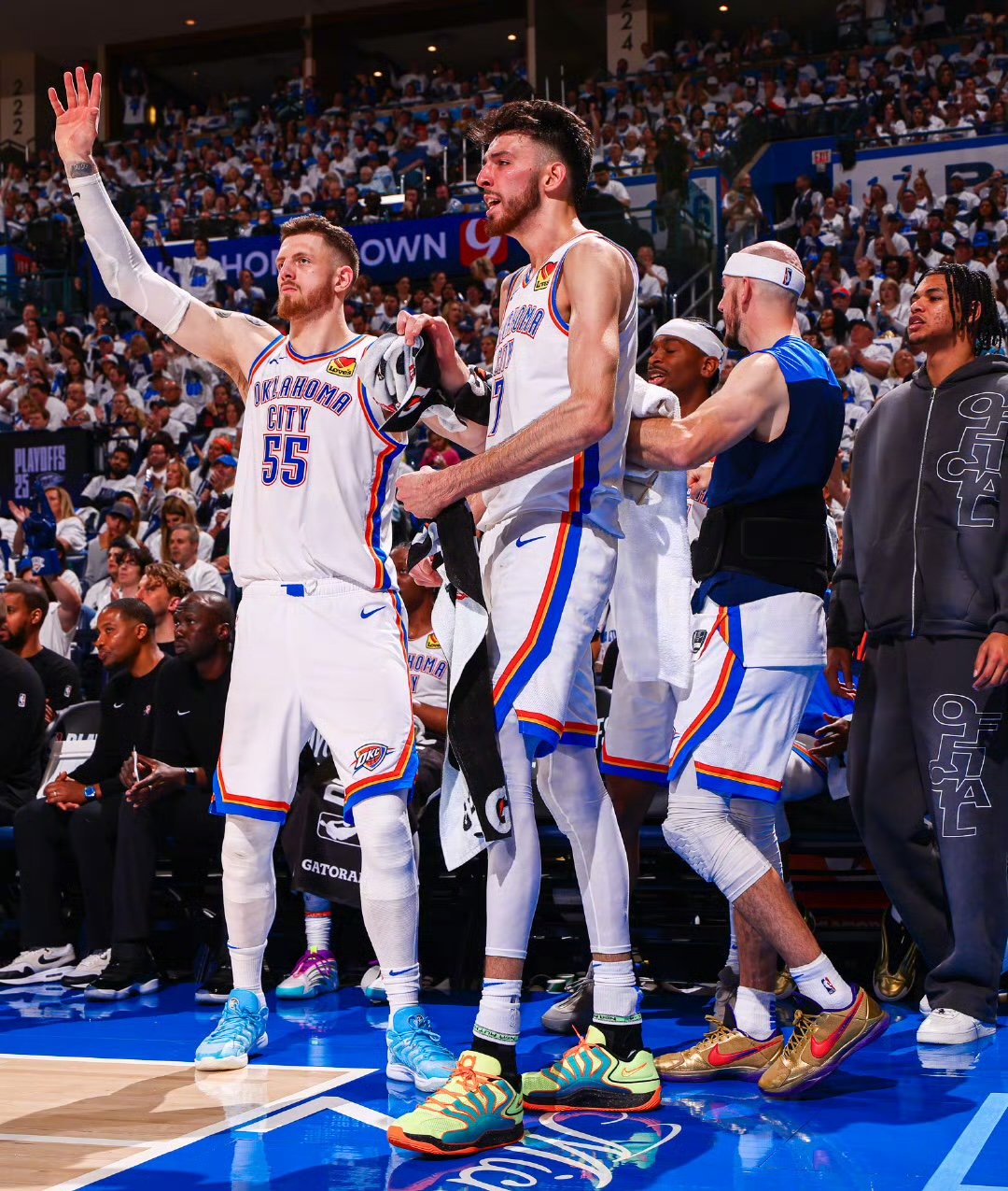 灰熊队主场击败比赛对手，新老交替