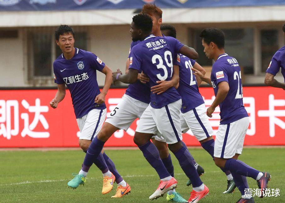 球队送别老队员,期待新阵容再攀高峰 球队送别老队员,期待新阵容再攀高峰