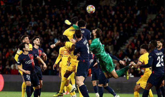 巴塞罗那惨败,陷入小组赛泥沼 巴塞罗那惨败,陷入小组赛泥沼