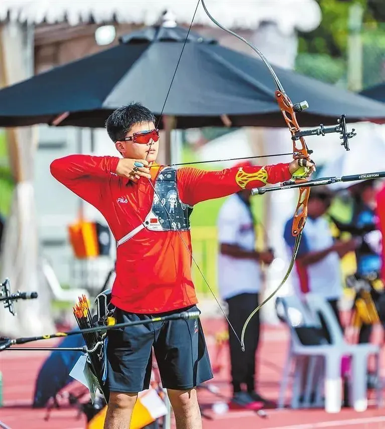 男子射箭比赛激烈角逐,冠军产生 男子射箭比赛激烈角逐,冠军产生