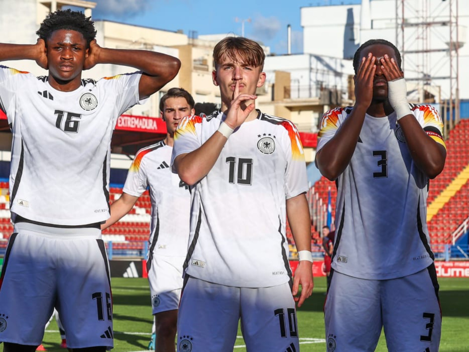 欧洲之巅争夺战：欧预赛小组赛正酣