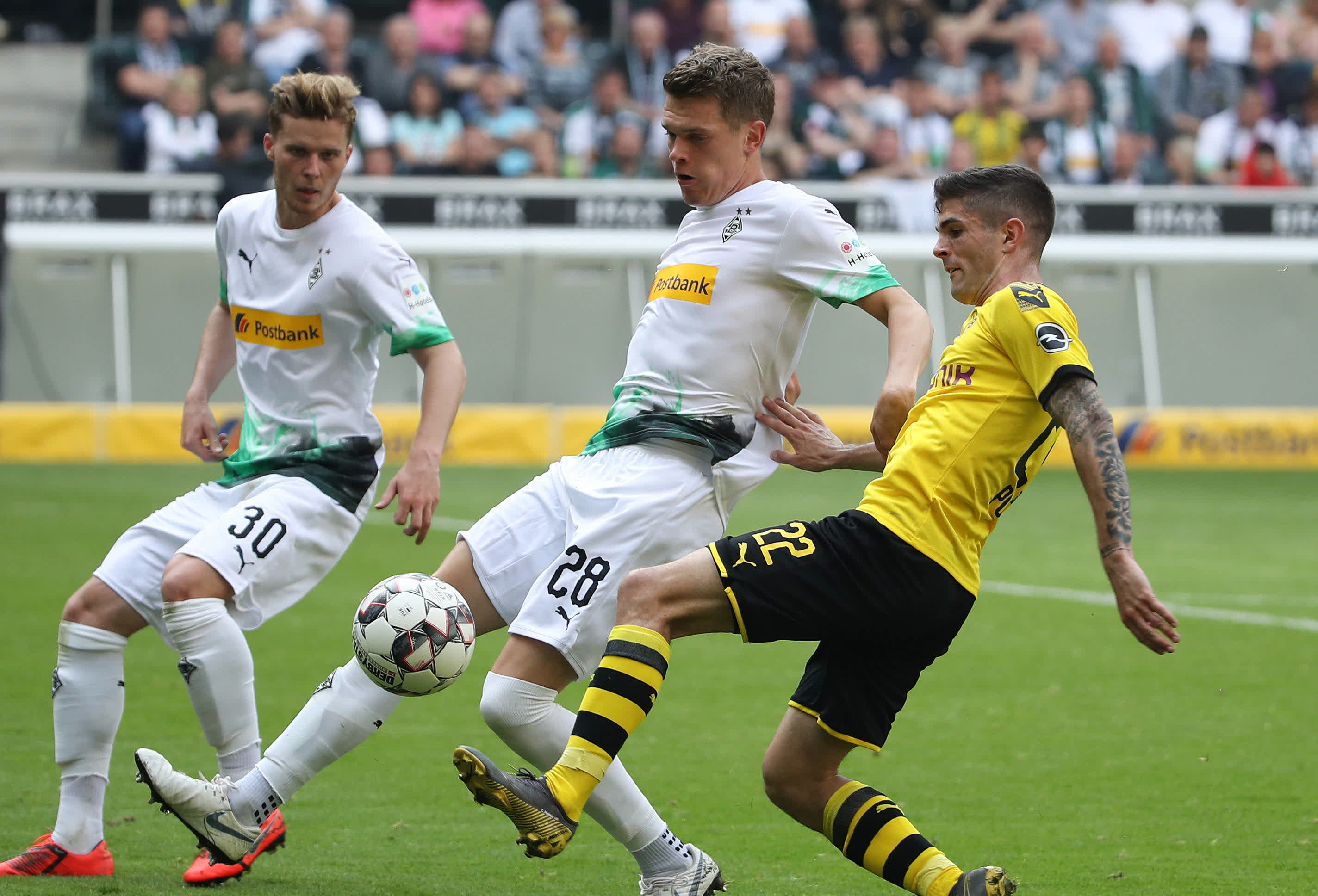 水晶宫主场战胜瓦勒伦加，成功晋级欧冠八强！