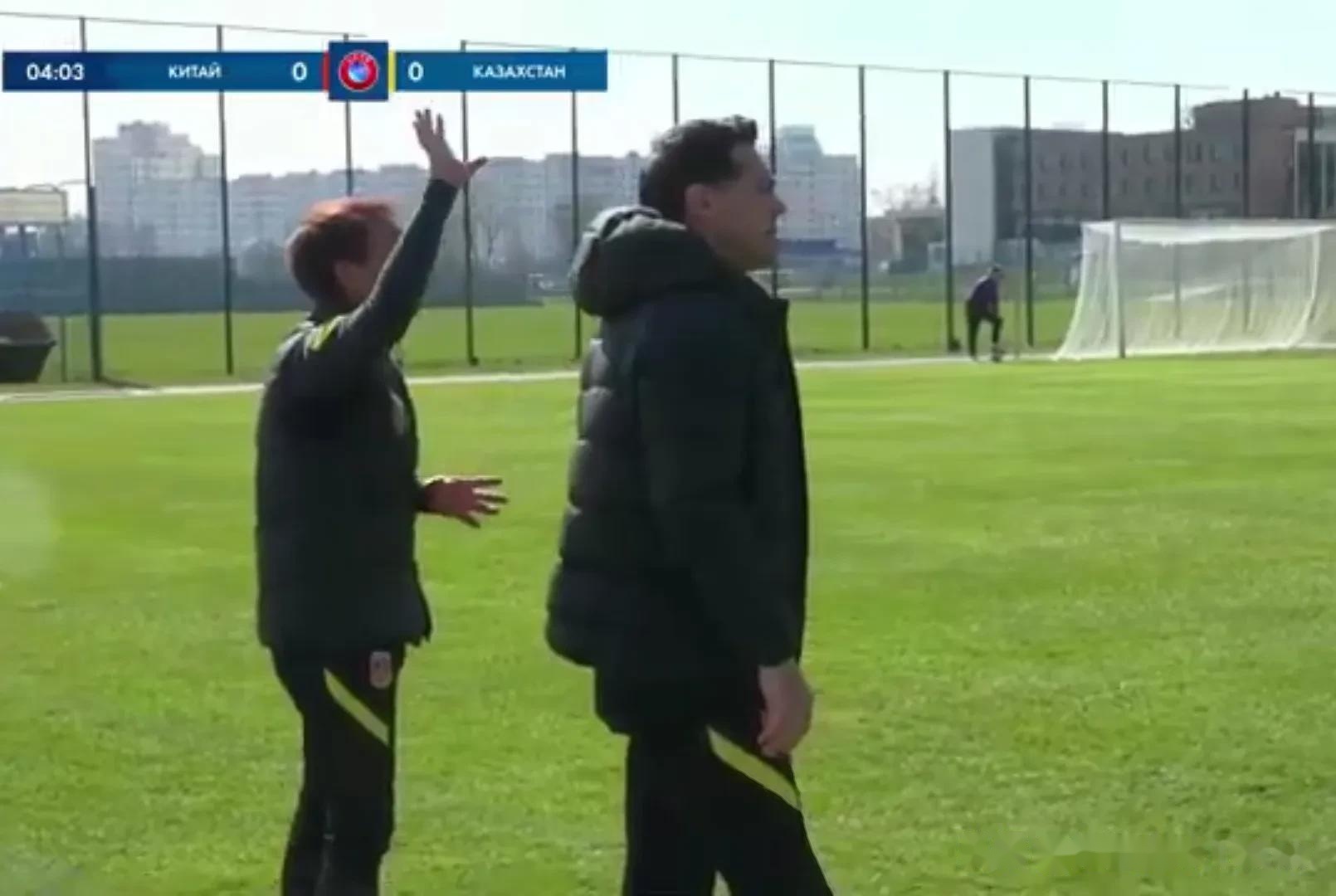 完美配合!球队队员默契配合打出精彩进攻 完美配合!球队队员默契配合打出精彩进攻