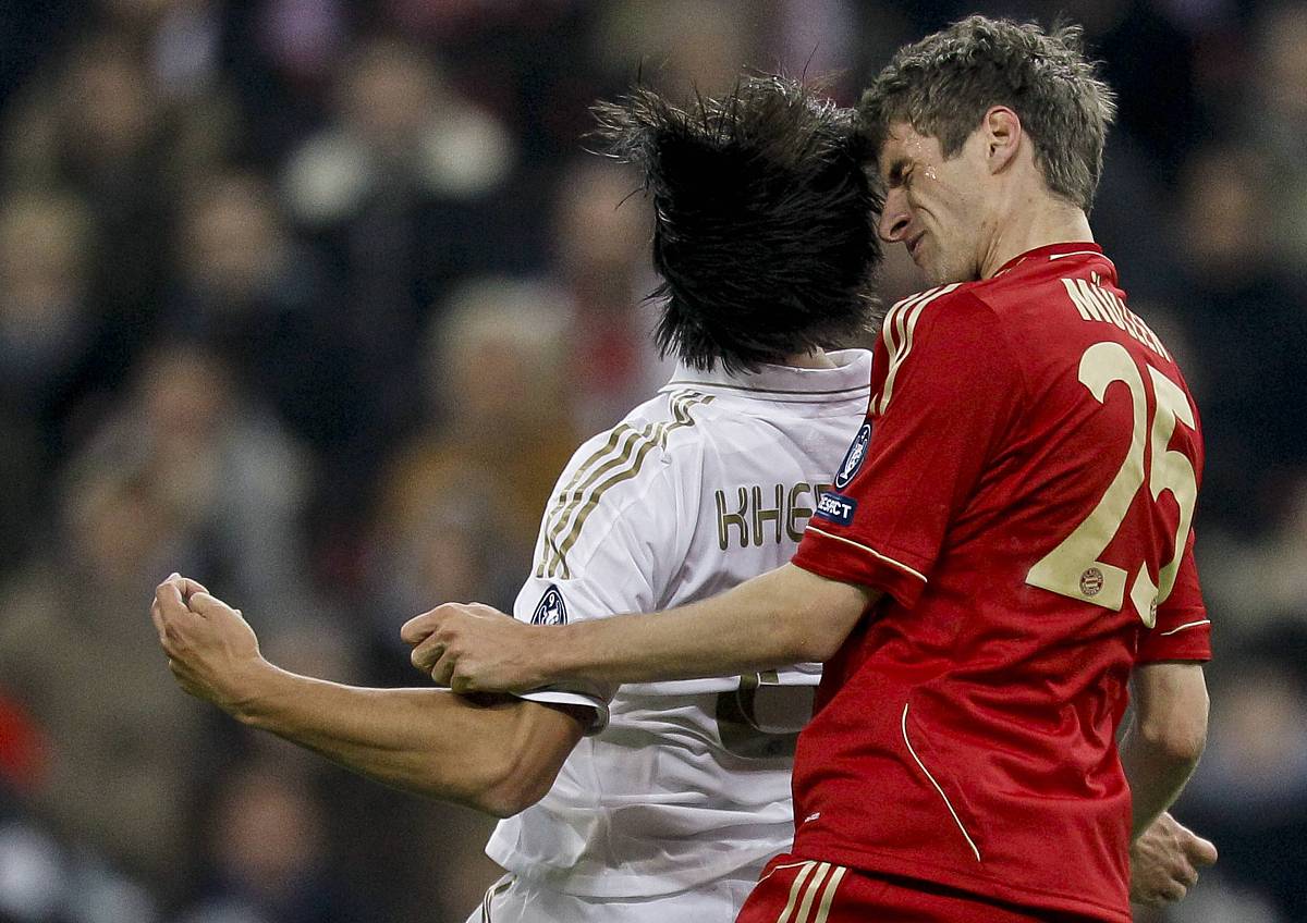 包含杜塞尔多夫客场逼平对手，保持不败的词条