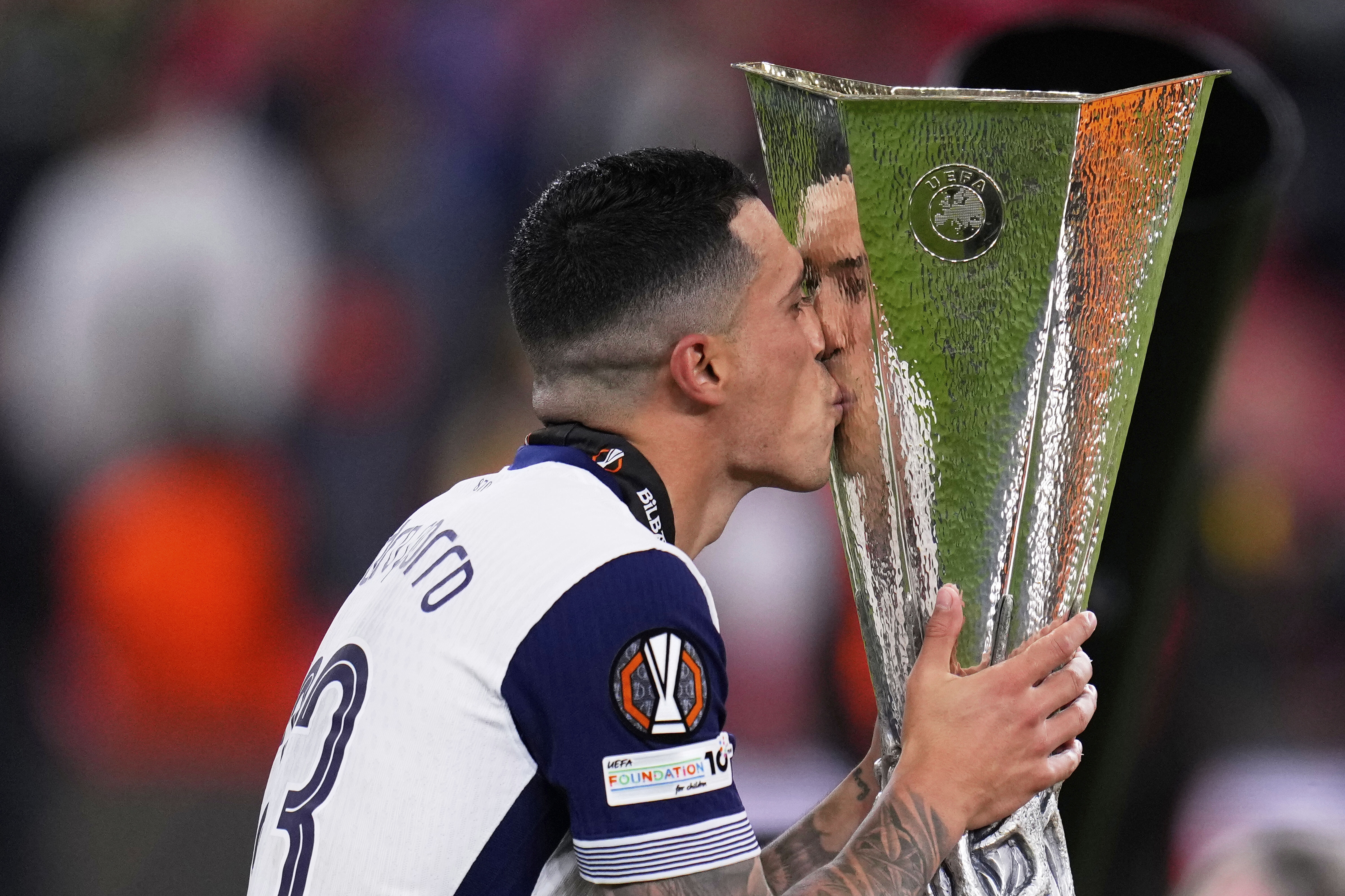 联赛热战持续,球队连续惊险获胜 联赛热战持续,球队连续惊险获胜