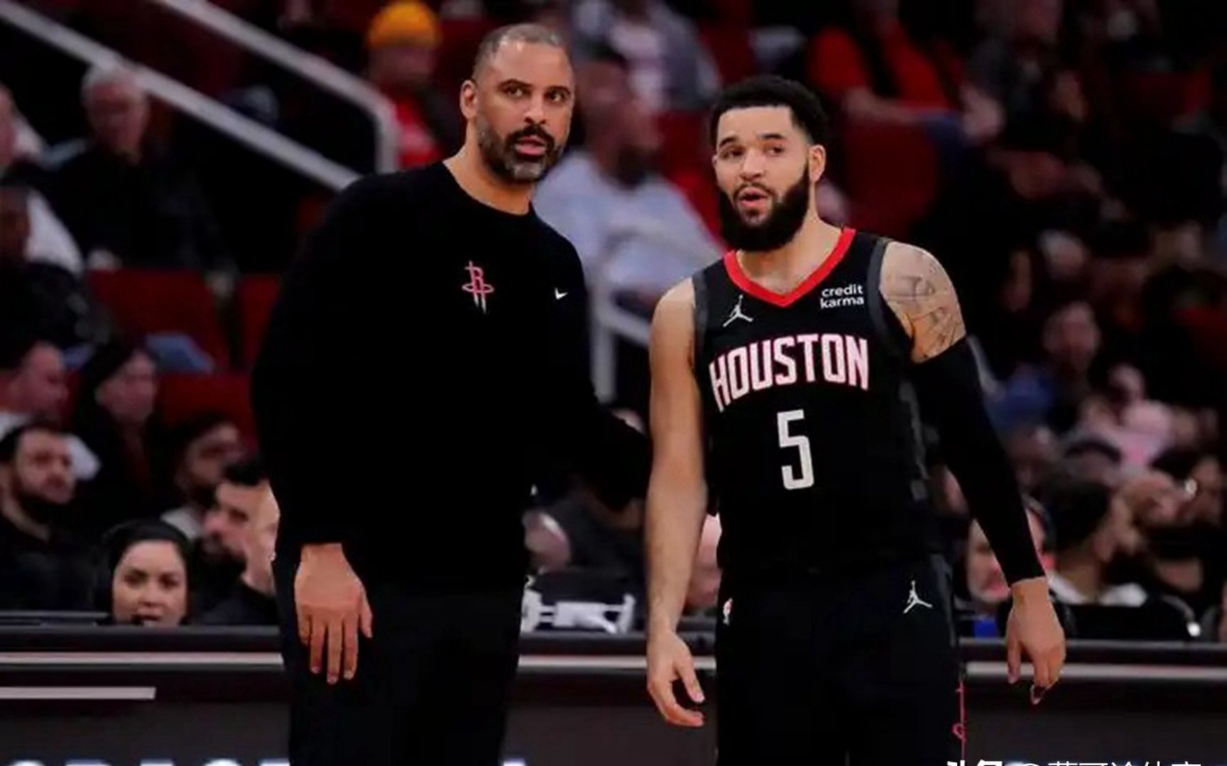 爵士队中锋连砍+，助球队取胜的简单介绍