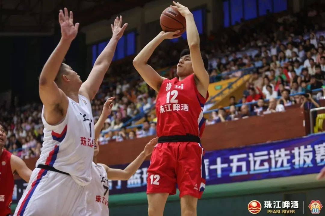 广东男篮轻松击败福建，锁定八强席位！