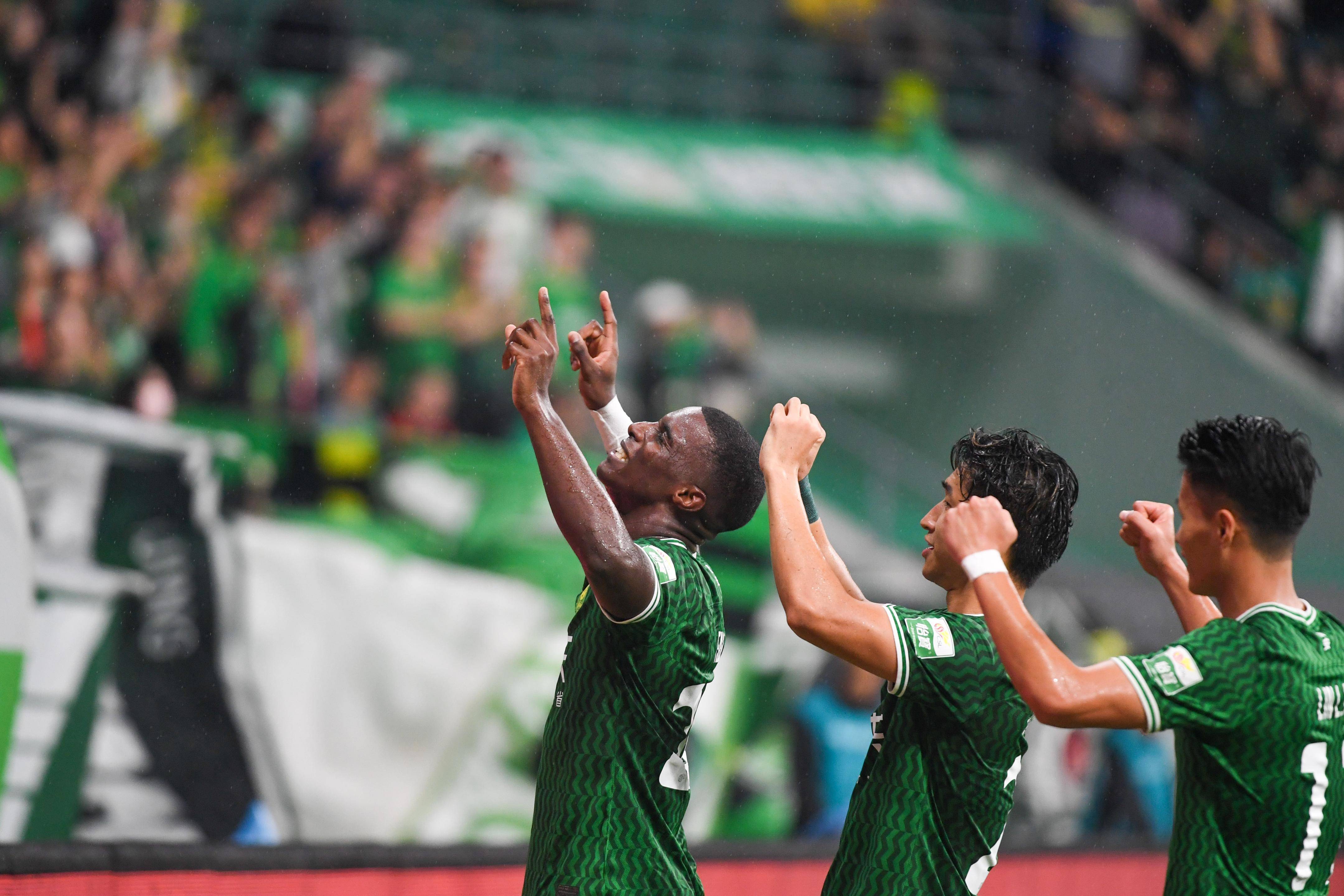 亚泰客场告捷，全队拼搏表现获得称赞