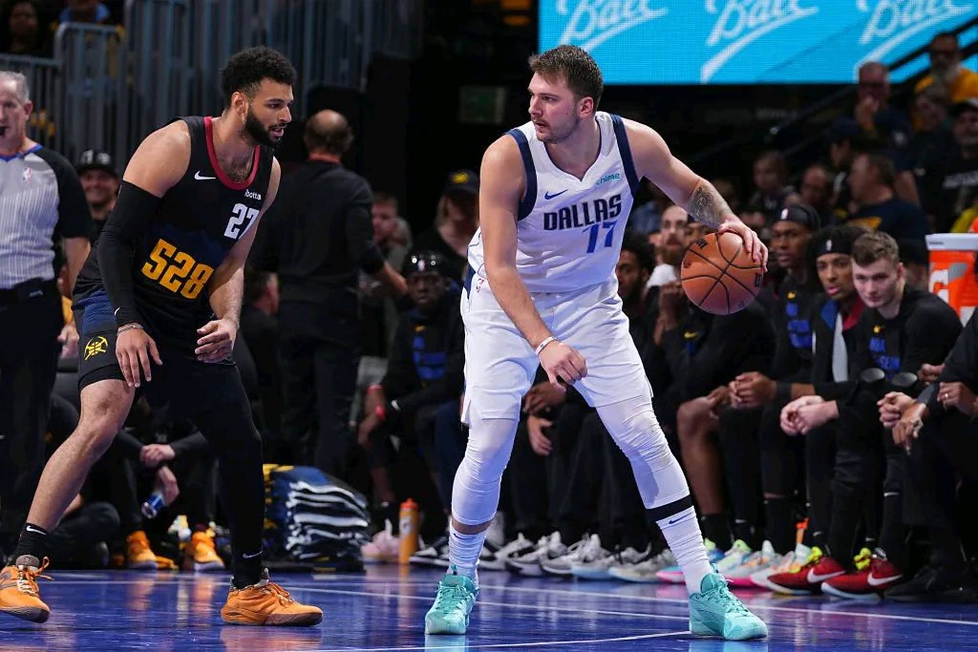 独行侠后场秀出帽,奋力追赶卫冕冠军的简单介绍 独行侠后场秀出帽,奋力追赶卫冕冠军的简单介绍