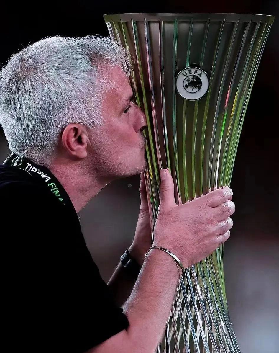 穆里尼奥执教新球队,备战欧联杯比赛的简单介绍 穆里尼奥执教新球队,备战欧联杯比赛的简单介绍