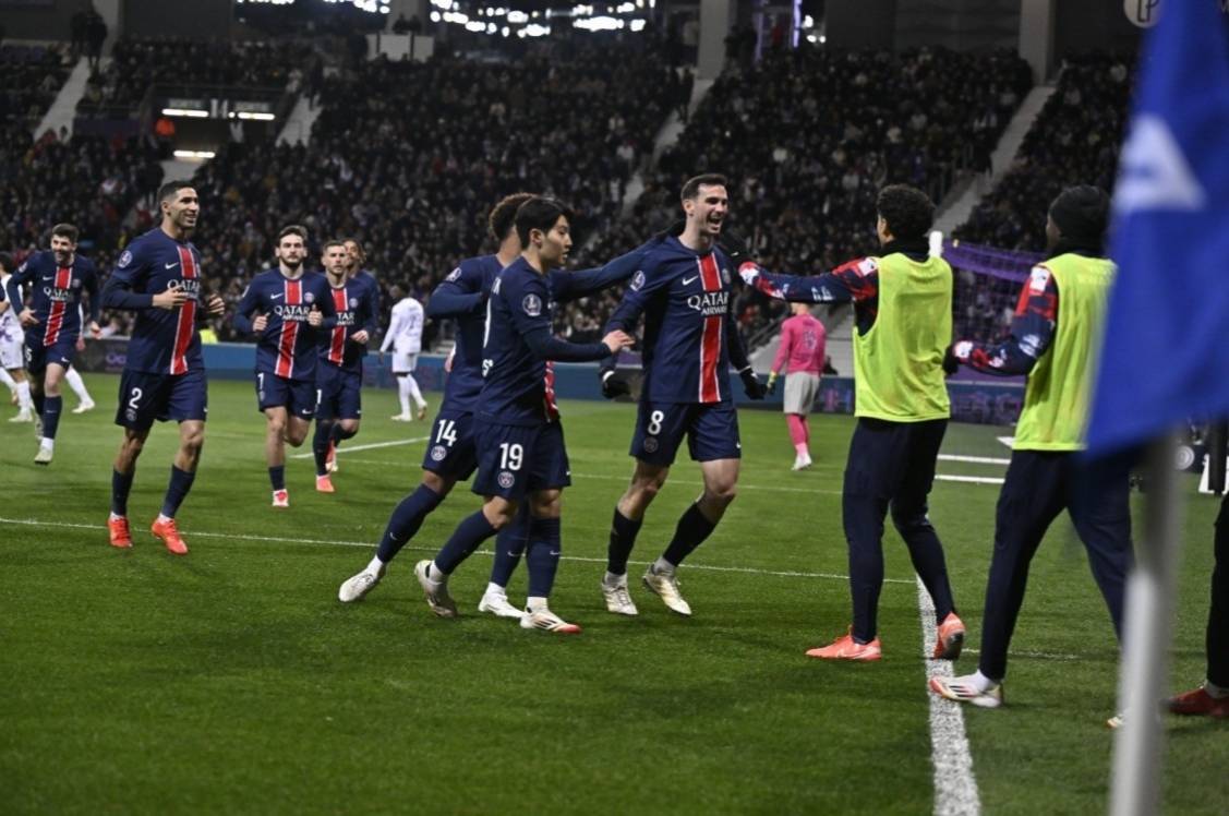 包含圣埃蒂安再遭惨败，法甲征途蒙阴影的词条