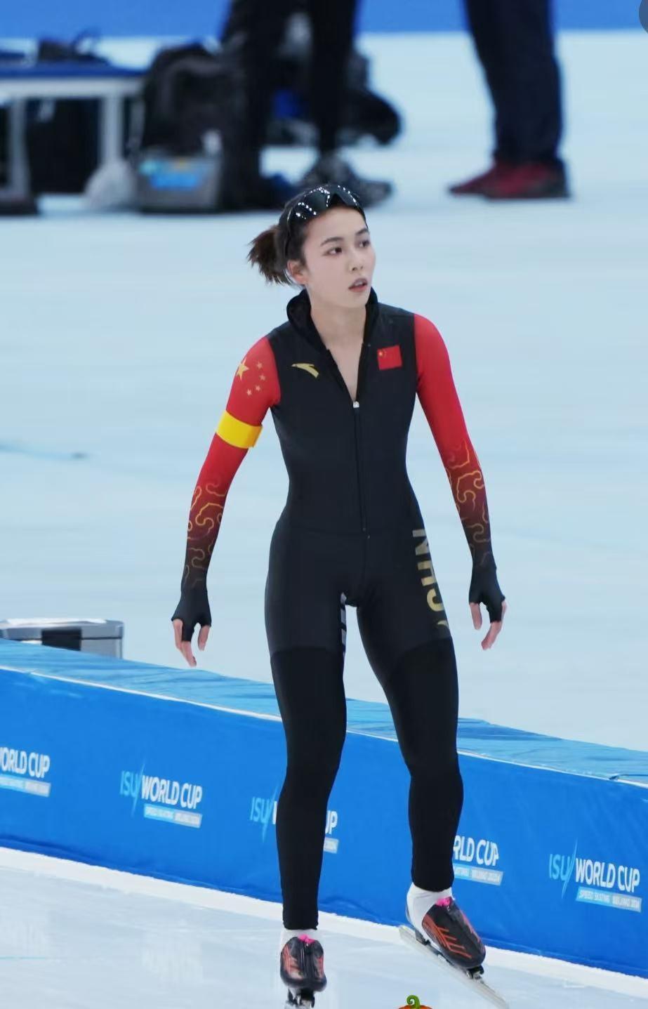 俄罗斯速度滑冰运动员刷新纪录 俄罗斯速度滑冰运动员刷新纪录