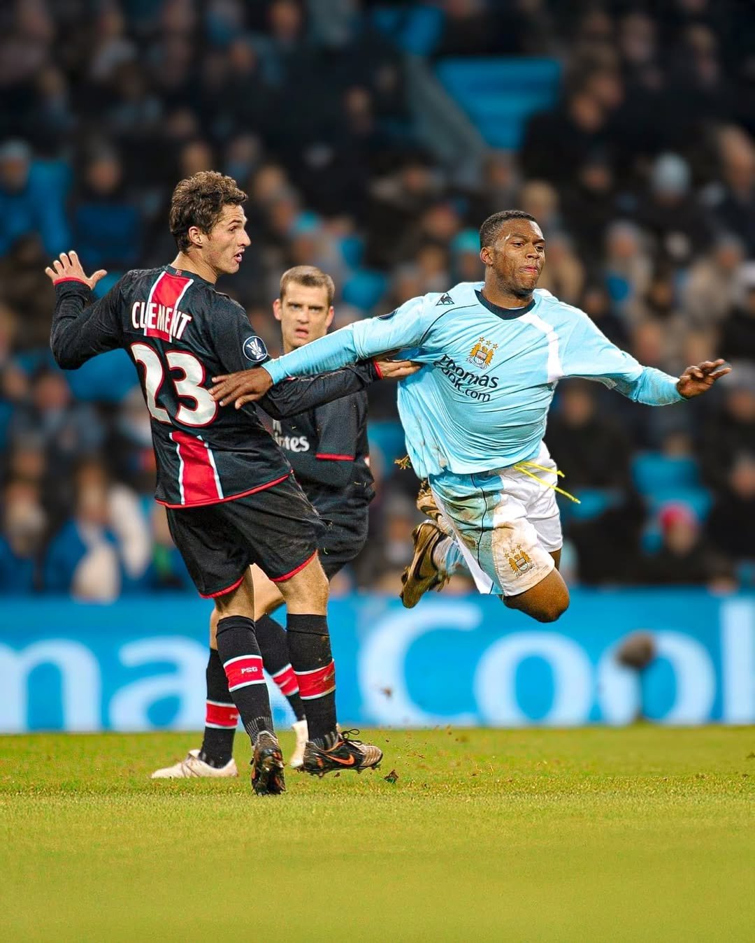 阿贾克斯主场大胜巴黎圣日耳曼