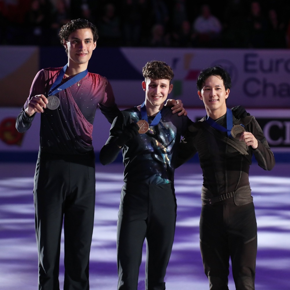 瑞士滑雪健儿称王,男子体操队实力压群雄 瑞士滑雪健儿称王,男子体操队实力压群雄