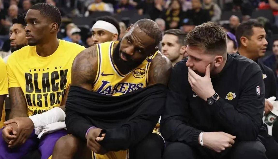 湖人主帅暗示重整阵容，球队备战下一场比赛