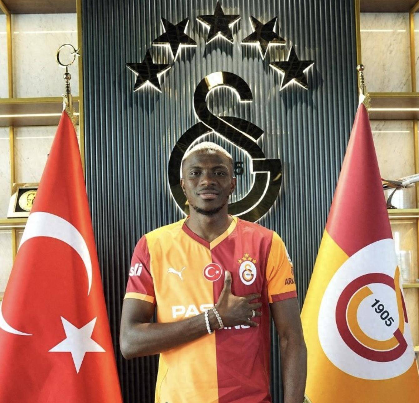 包含那不勒斯外援融入球队，展现出强大实力的词条