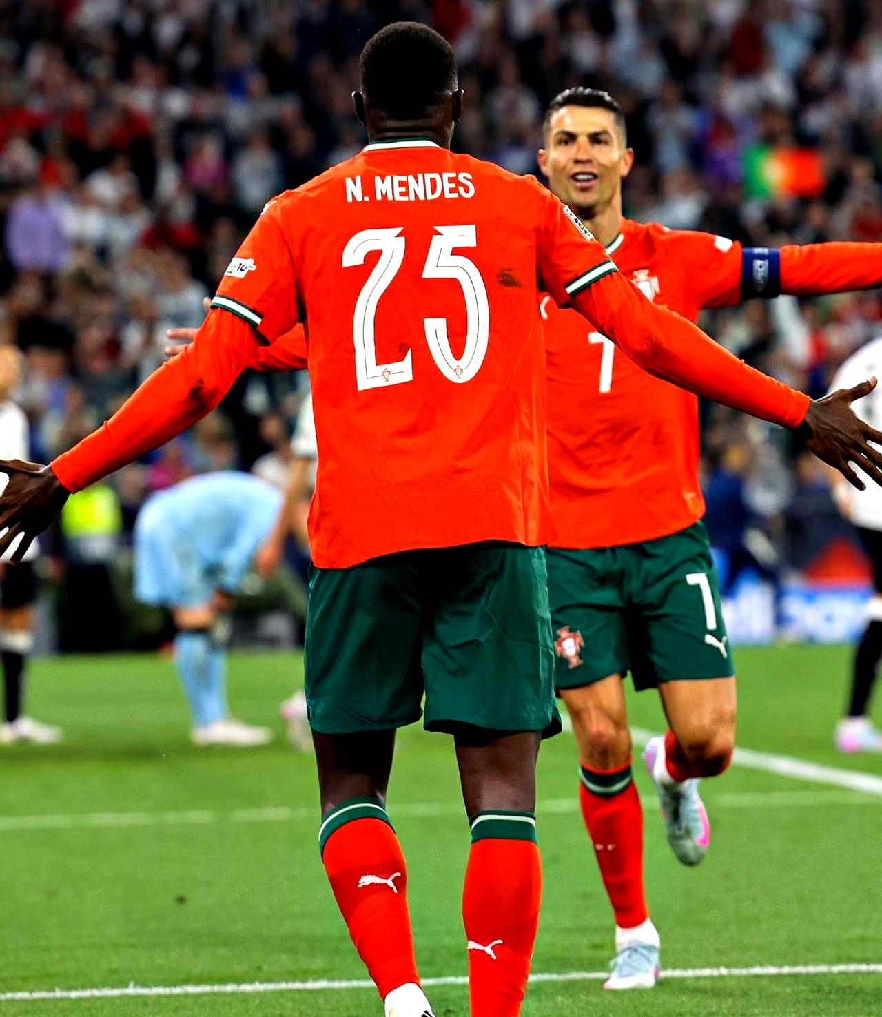 西班牙强队齐聚,联赛激战再度开启 西班牙强队齐聚,联赛激战再度开启