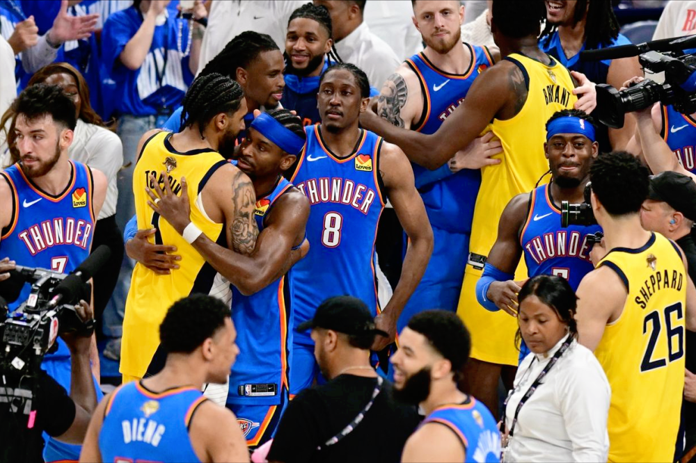 步行者队球员轮番上阵,全力以赴 步行者队球员轮番上阵,全力以赴