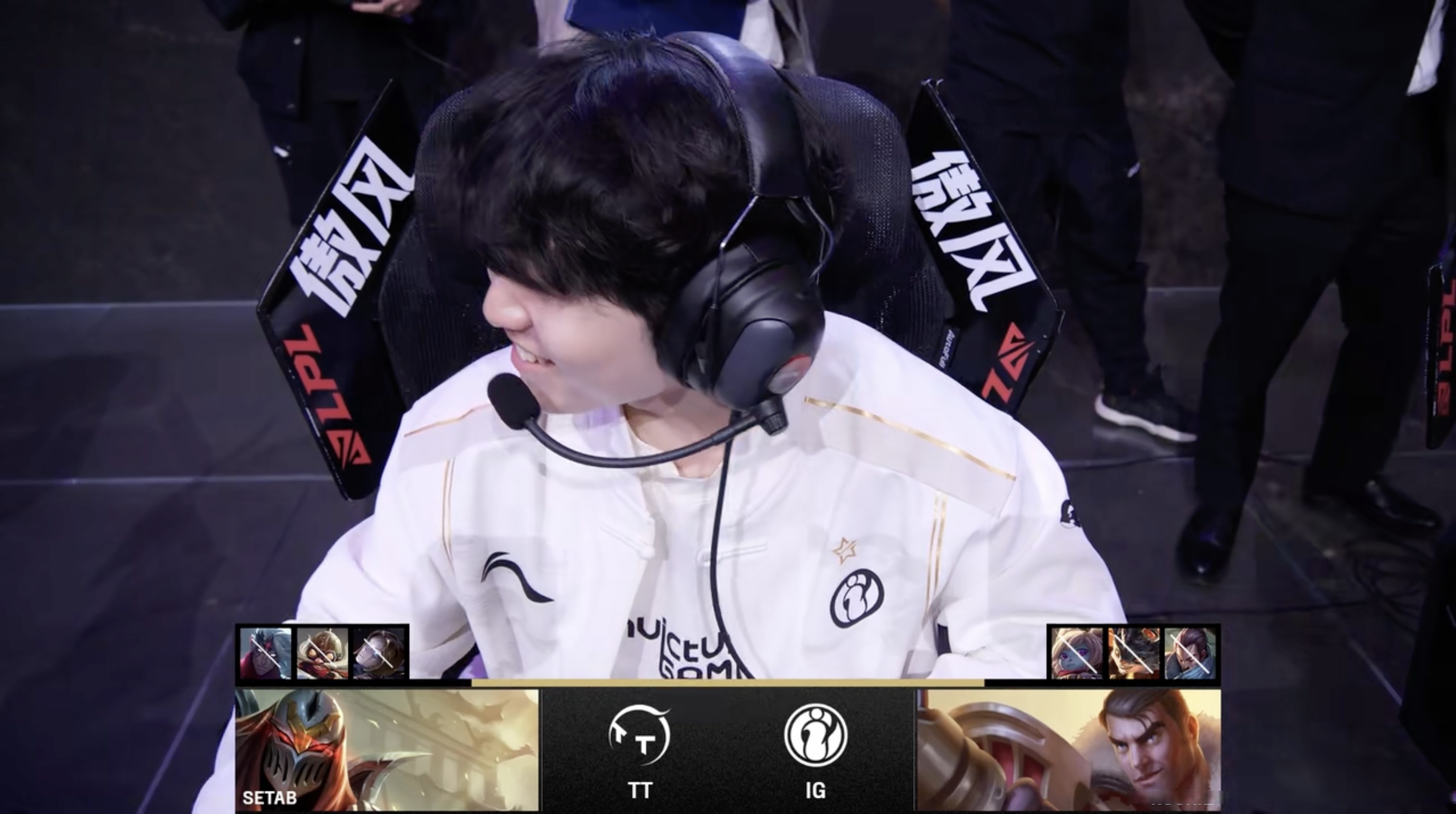 C9险胜DFM,JackeyLove完成史诗逆转激烈交锋八强赛,留下经典瞬间 C9险胜DFM,JackeyLove完成史诗逆转激烈交锋八强赛,留下经典瞬间