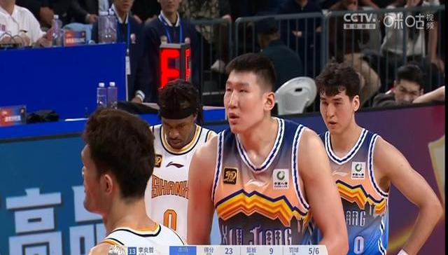 关于篮球赛场上发生惊险逆转,引发观众泪目的信息 关于篮球赛场上发生惊险逆转,引发观众泪目的信息