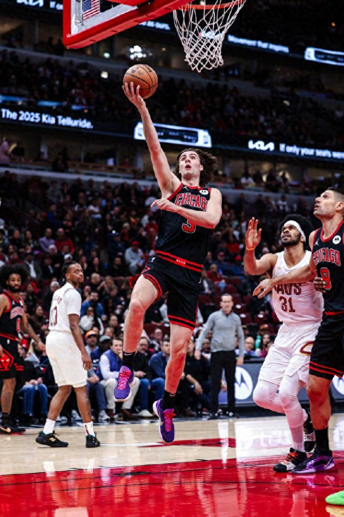 公牛战胜骑士，拉文31分高效