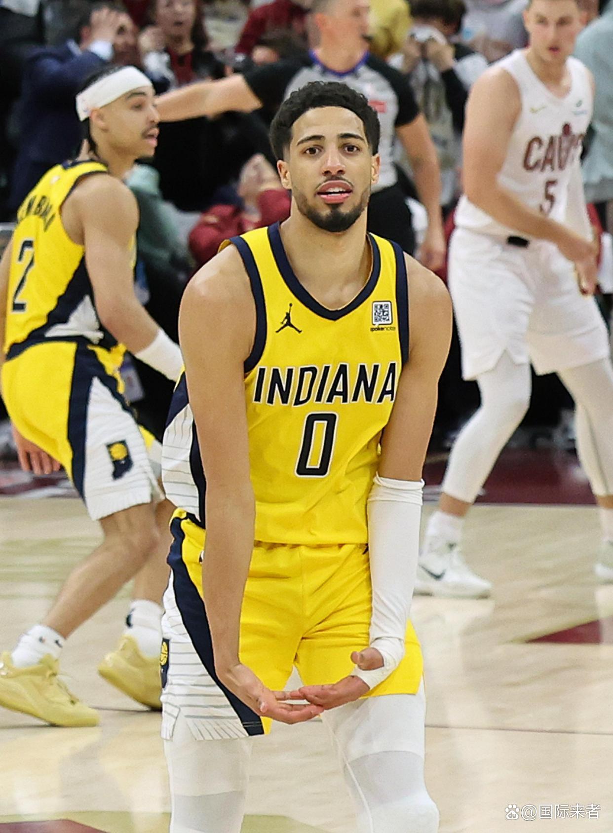 新晋球员崭露头角，被誉为新一代篮球巨星