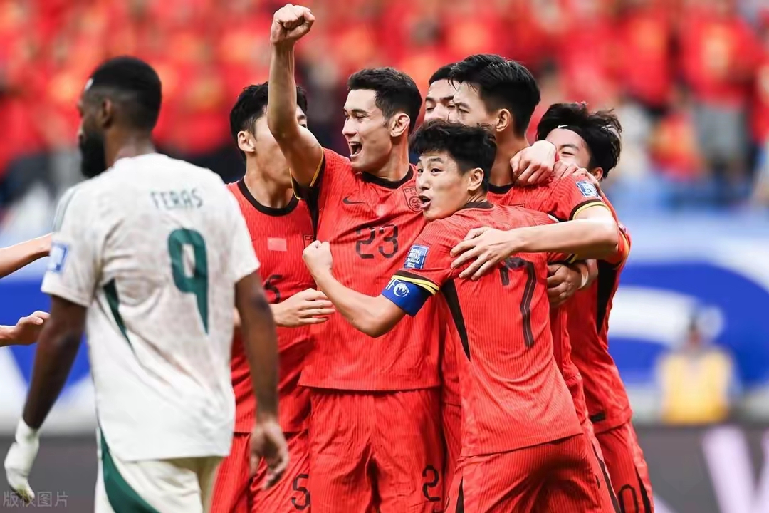 顶尖国内足球赛场上掀起热潮,球队实力对决 顶尖国内足球赛场上掀起热潮,球队实力对决