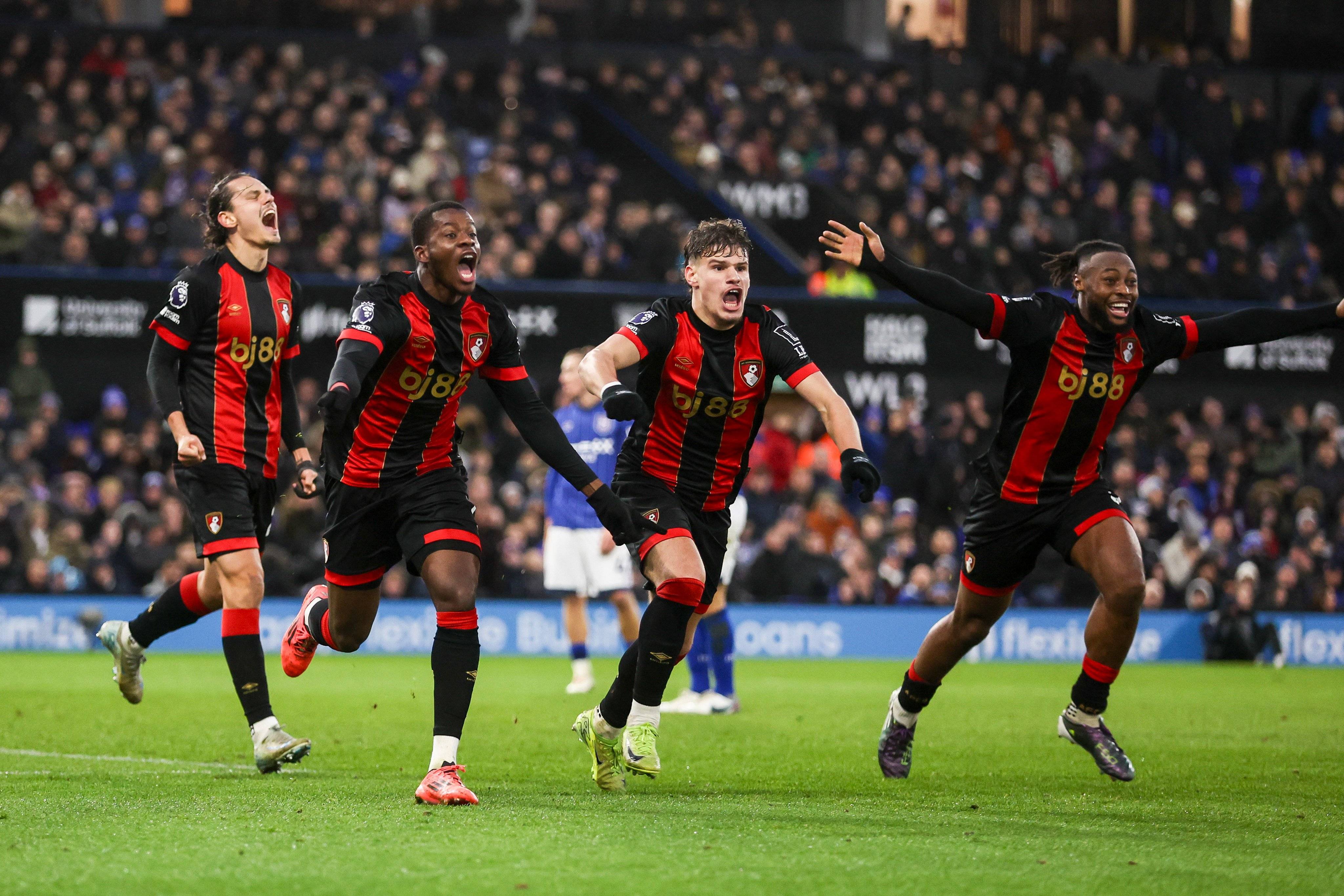 利物浦主场完胜,伯恩利陷入低迷 利物浦主场完胜,伯恩利陷入低迷