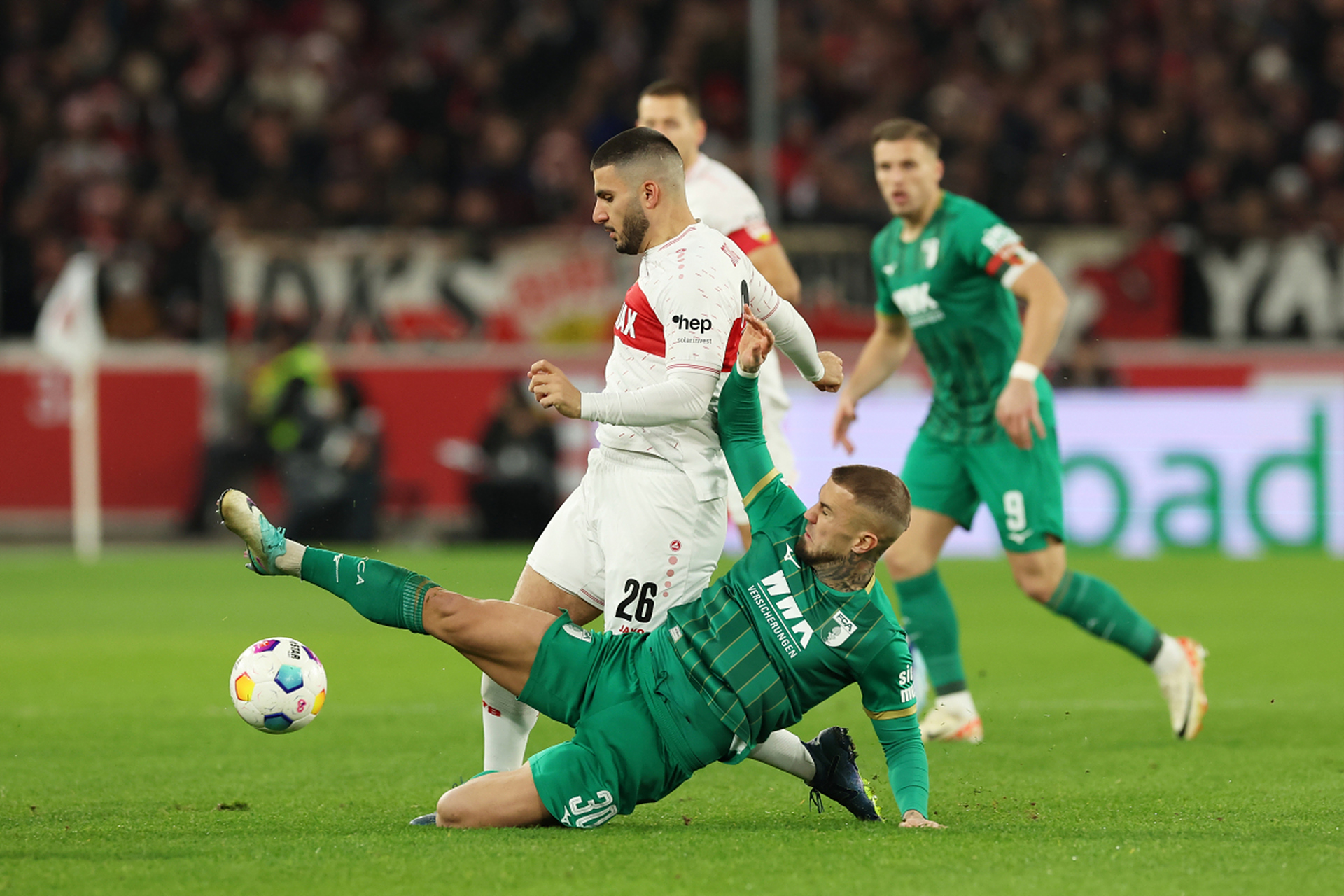 施图加特在比赛中展现出色进攻 施图加特在比赛中展现出色进攻