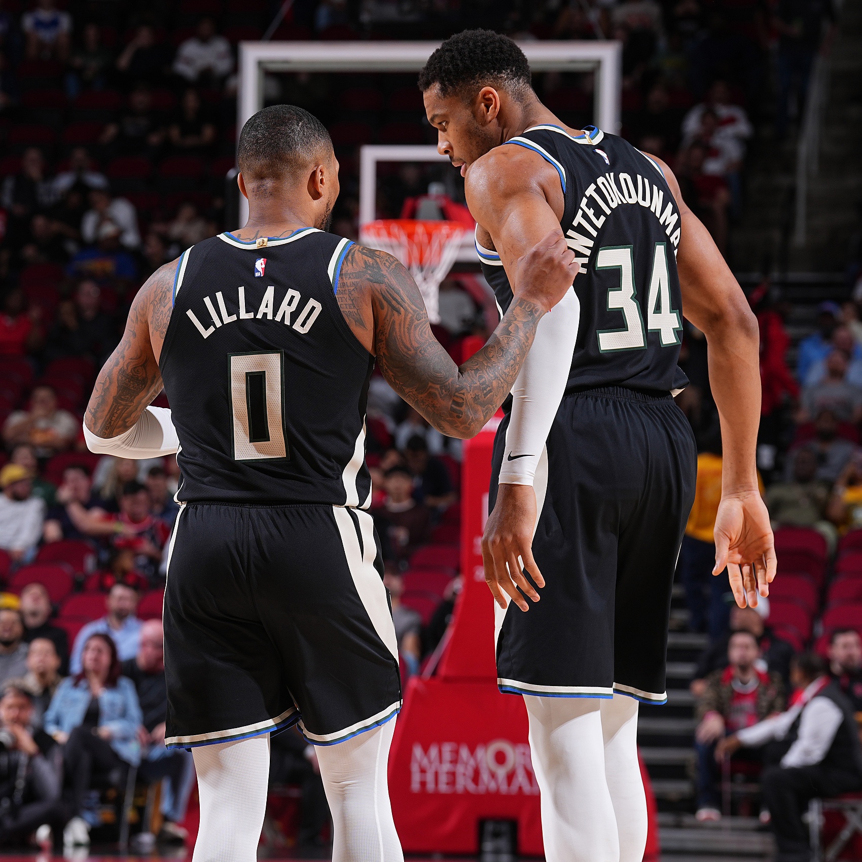 雄鹿队再次逆转，活塞队遭遇困境安然取胜