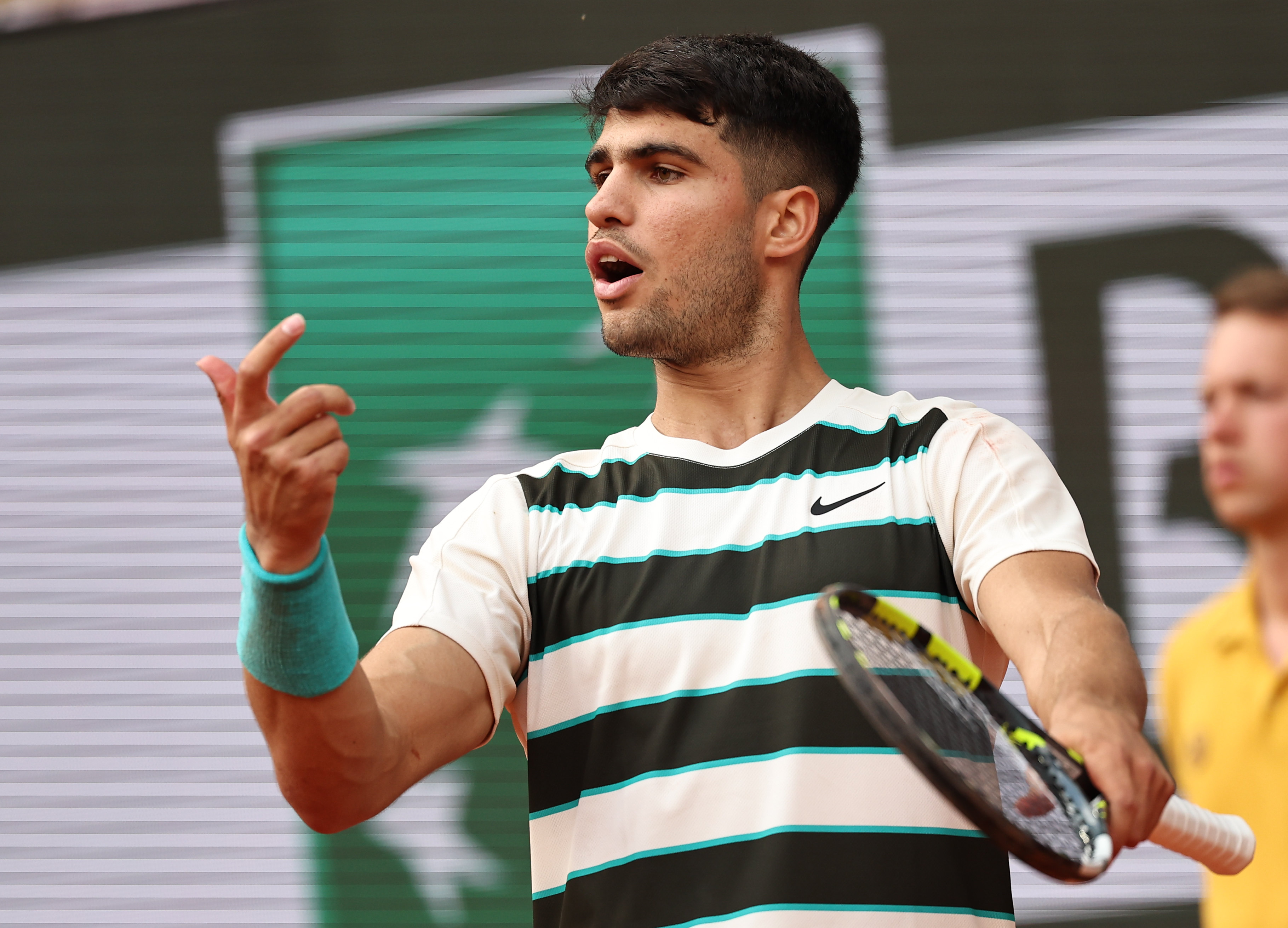 包含法网完胜拉沃尔杯,阿尔卡拉斯点燃赛场的词条 包含法网完胜拉沃尔杯,阿尔卡拉斯点燃赛场的词条