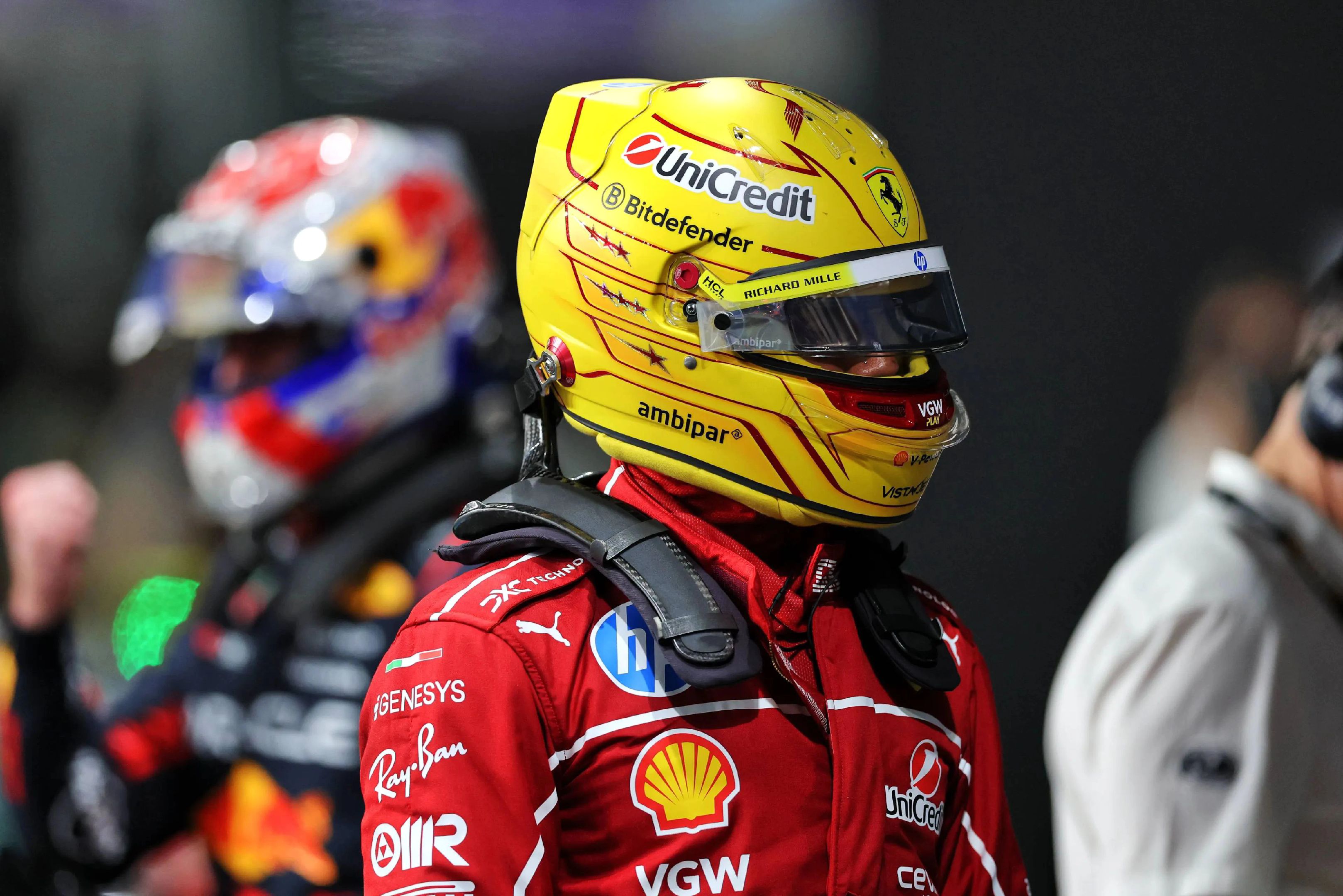 法拉利鏖战红牛二队,汉密尔顿点燃赛场的简单介绍 法拉利鏖战红牛二队,汉密尔顿点燃赛场的简单介绍