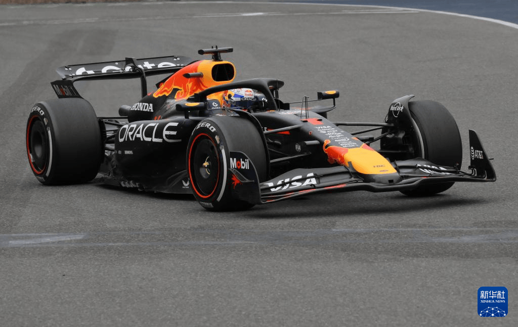 索伯车队绝杀红牛车队，塞恩斯关键制胜的简单介绍